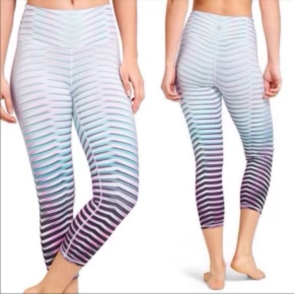 Atheleta Pants - Athleta Capri Leggings. High rise prism Chaturanga. Striped XS.